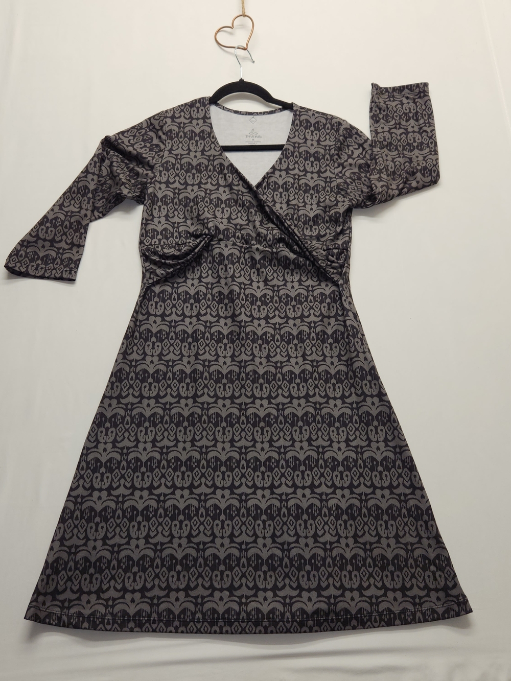 ⭐️prAna Geo Print V-Neck Empire Waist Faux Wrap Dress Grey Black Medium Stretch